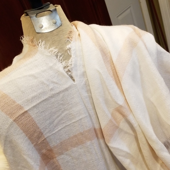 Lightweight Blanket Wrap NWOT - Picture 2 of 6